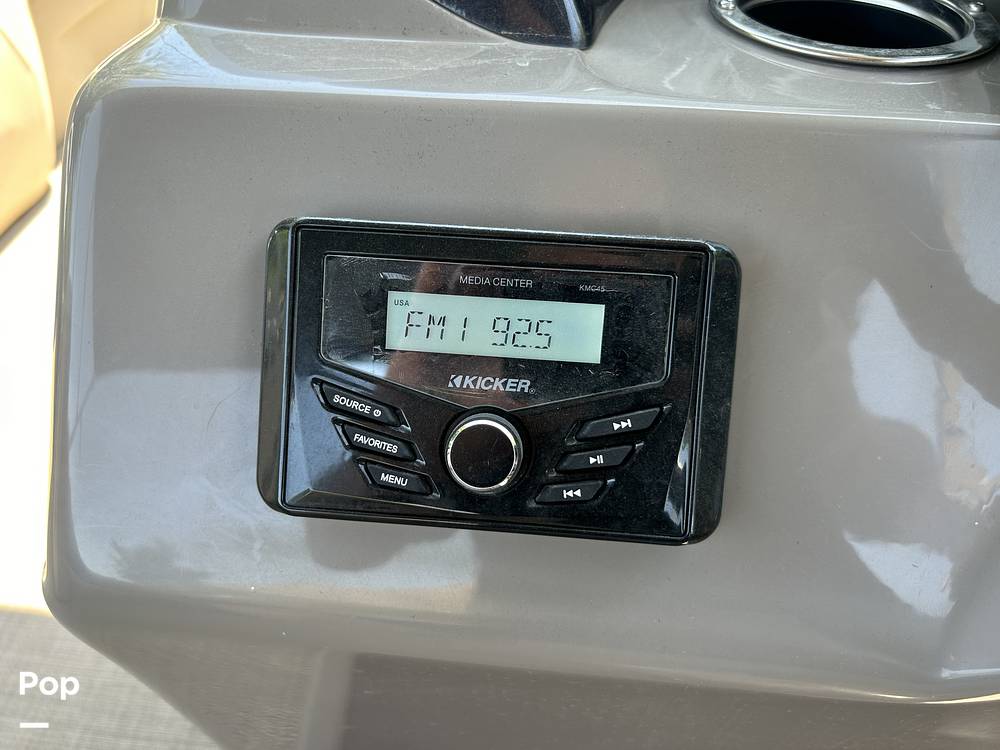 Slide: The Image of Sun Tracker Party Barge 20 DLX 2022 - 92