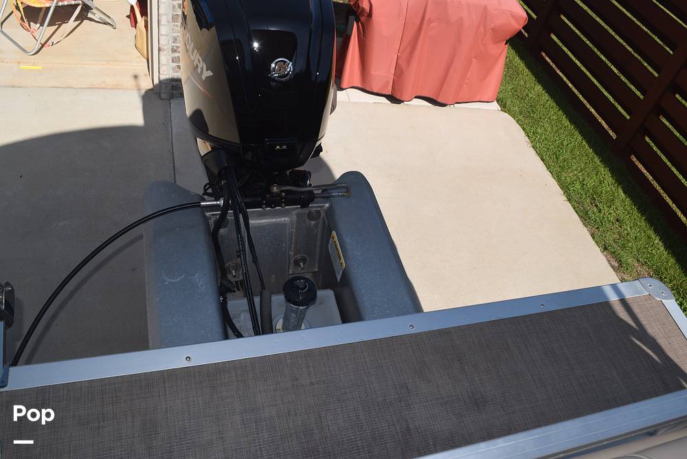 Slide: The Image of Sun Tracker Party Barge 20 DLX 2023 - 15587375