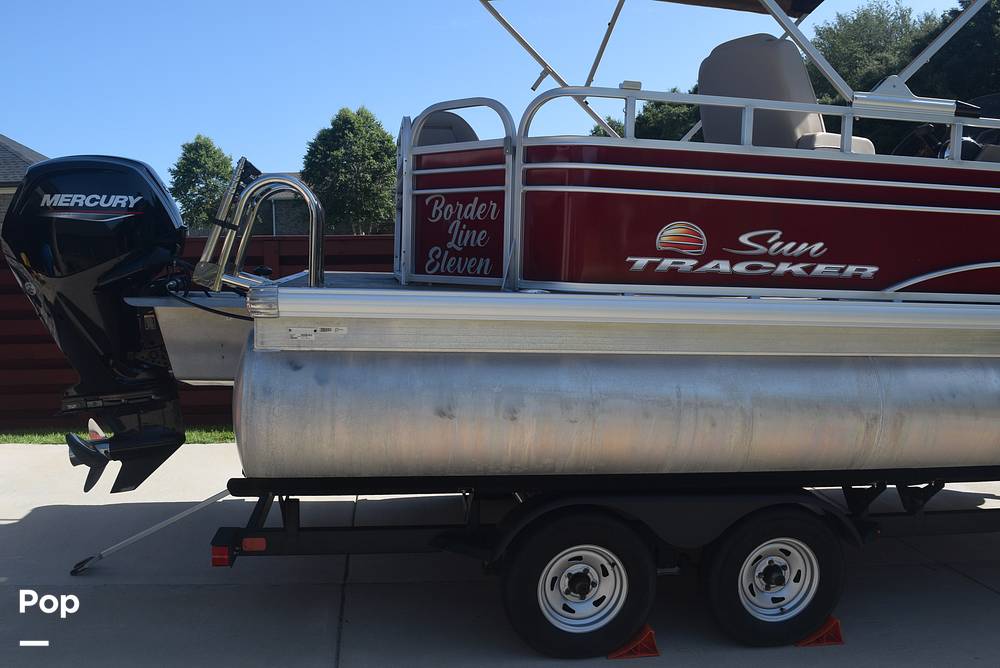 Slide: The Image of Sun Tracker Party Barge 20 DLX 2023 - 15587389
