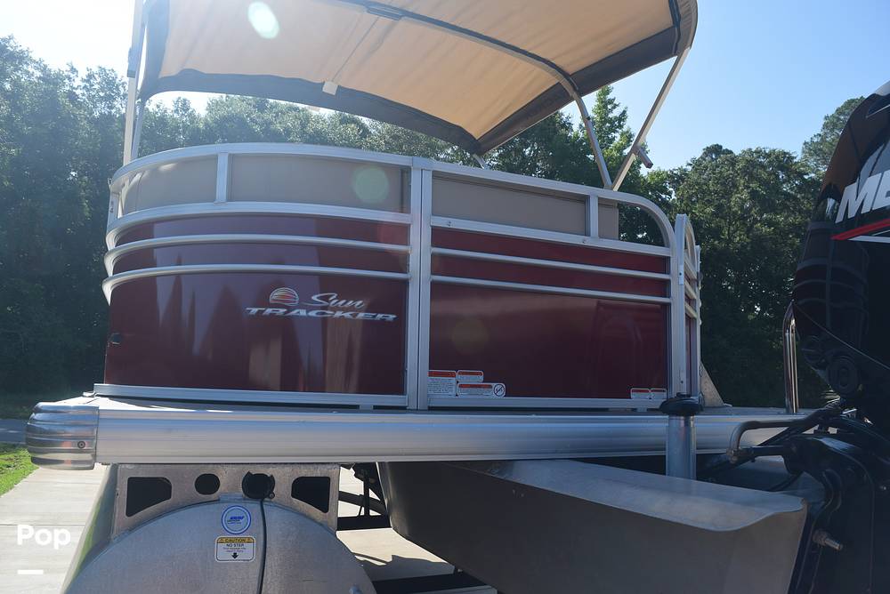 Slide: The Image of Sun Tracker Party Barge 20 DLX 2023 - 15587393