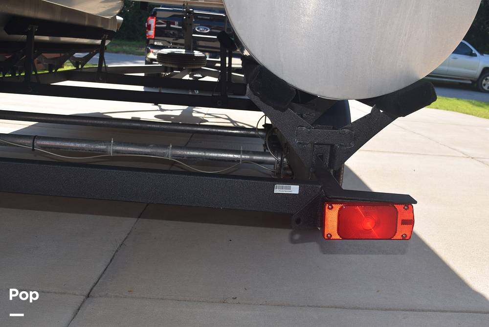 Slide: The Image of Sun Tracker Party Barge 20 DLX 2023 - 15587410