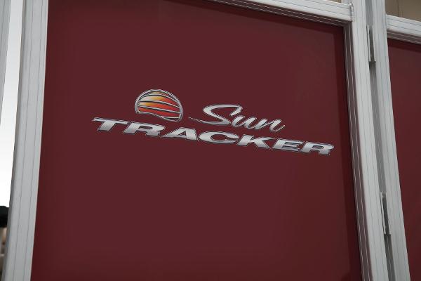 Slide: The Image of Sun Tracker Party Barge 20 DLX 2024 - 22