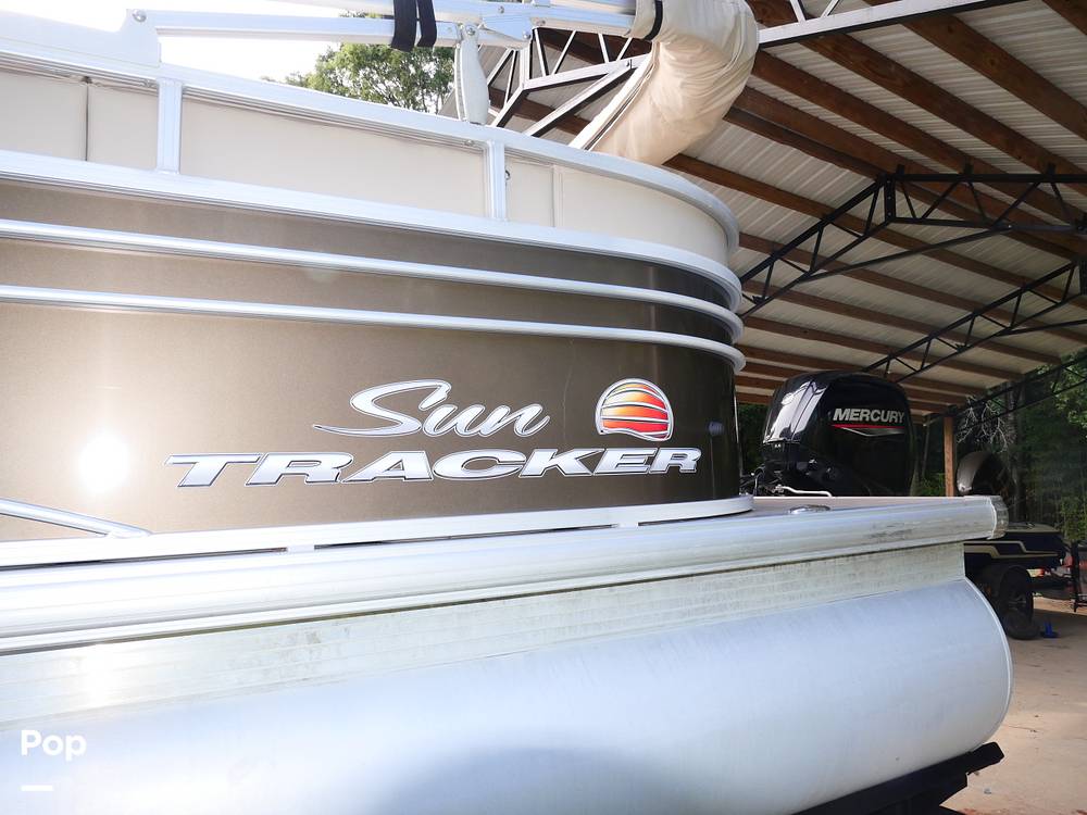 Slide: The Image of Sun Tracker Party Barge 22 DLX 2020 - 14663221