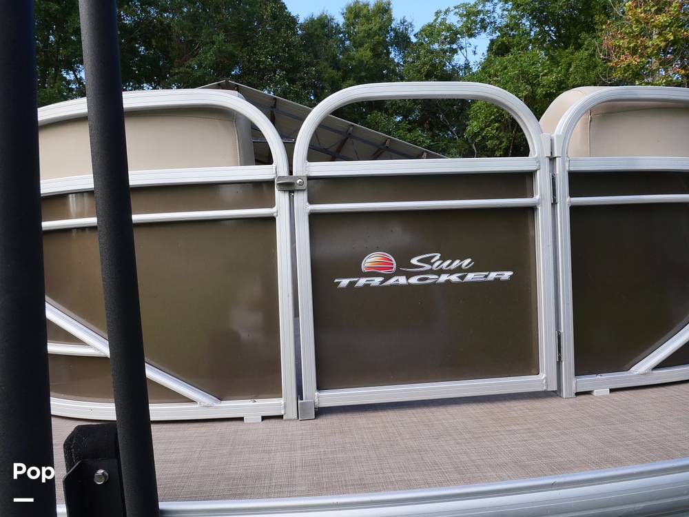 Slide: The Image of Sun Tracker Party Barge 22 DLX 2020 - 14663231