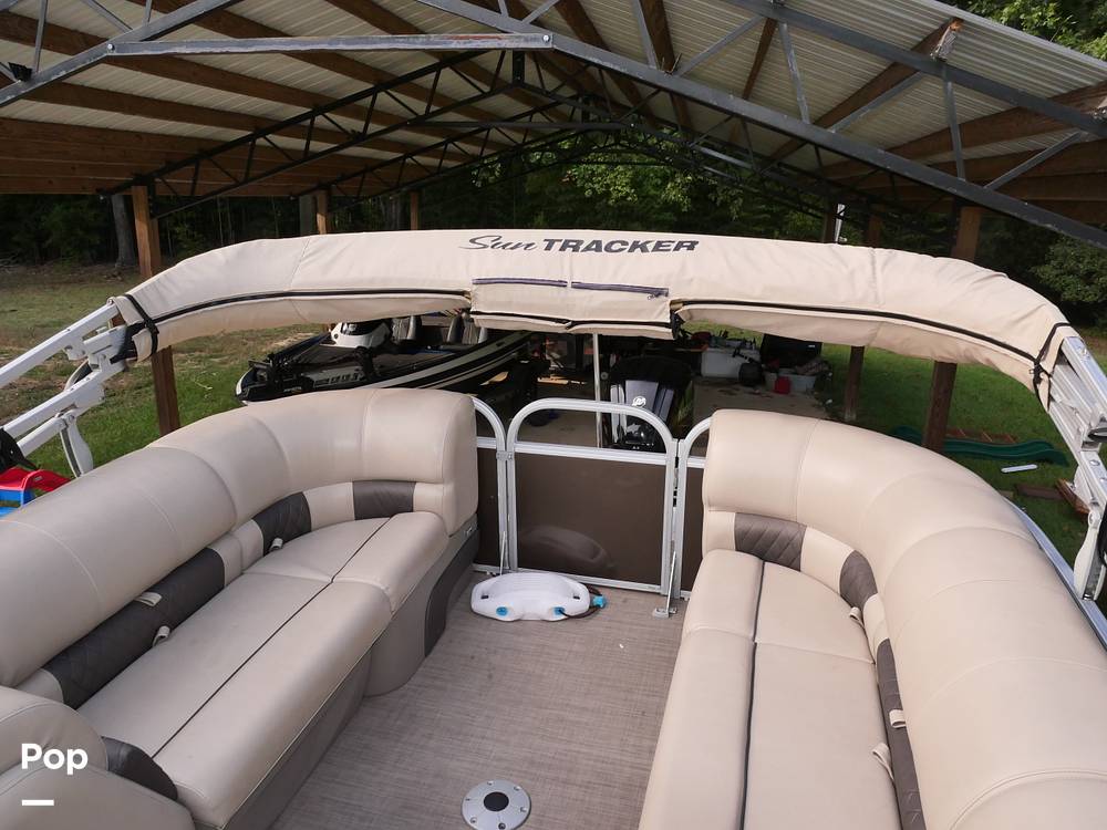 Slide: The Image of Sun Tracker Party Barge 22 DLX 2020 - 14663237