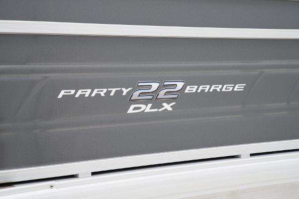 Slide: The Image of Sun Tracker Party Barge 22 DLX 2025 - 13