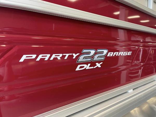Slide: The Image of Sun Tracker Party Barge 22 DLX 2025 - 4