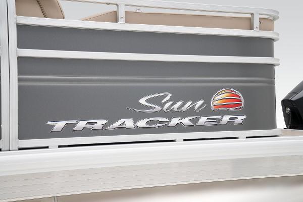 Slide: The Image of Sun Tracker Party Barge 22 RF XP3 2025 - 10