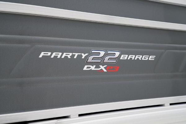 Slide: The Image of Sun Tracker Party Barge 22 RF XP3 2025 - 11