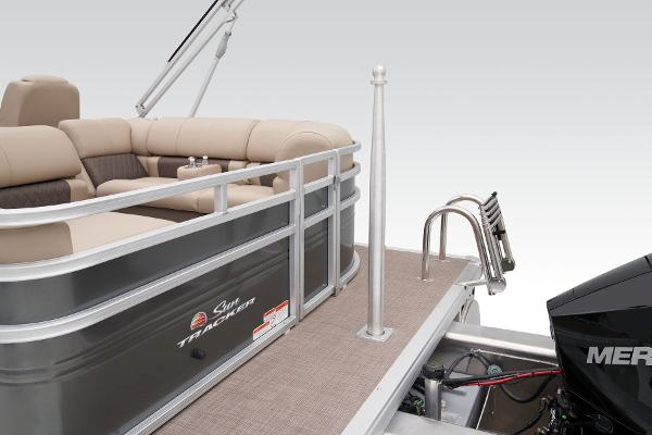 Slide: The Image of Sun Tracker Party Barge 22 RF XP3 2025 - 53