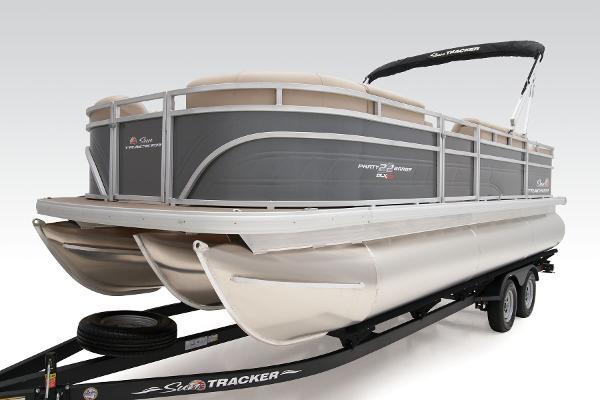 Slide: The Image of Sun Tracker Party Barge 22 RF XP3 2025 - 9