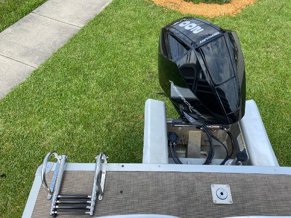 Slide: The Image of 2021 Sun Tracker Party Barge 24 DLX with Mercury outboard motor. - 13
