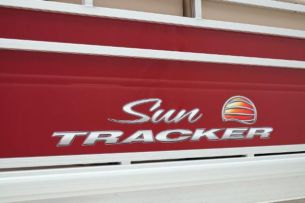 Slide: The Image of Sun Tracker Party Barge 24 DLX 2024 - 22