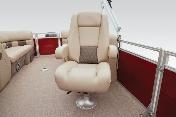 Slide: The Image of Sun Tracker Party Barge 24 DLX 2025 - 39