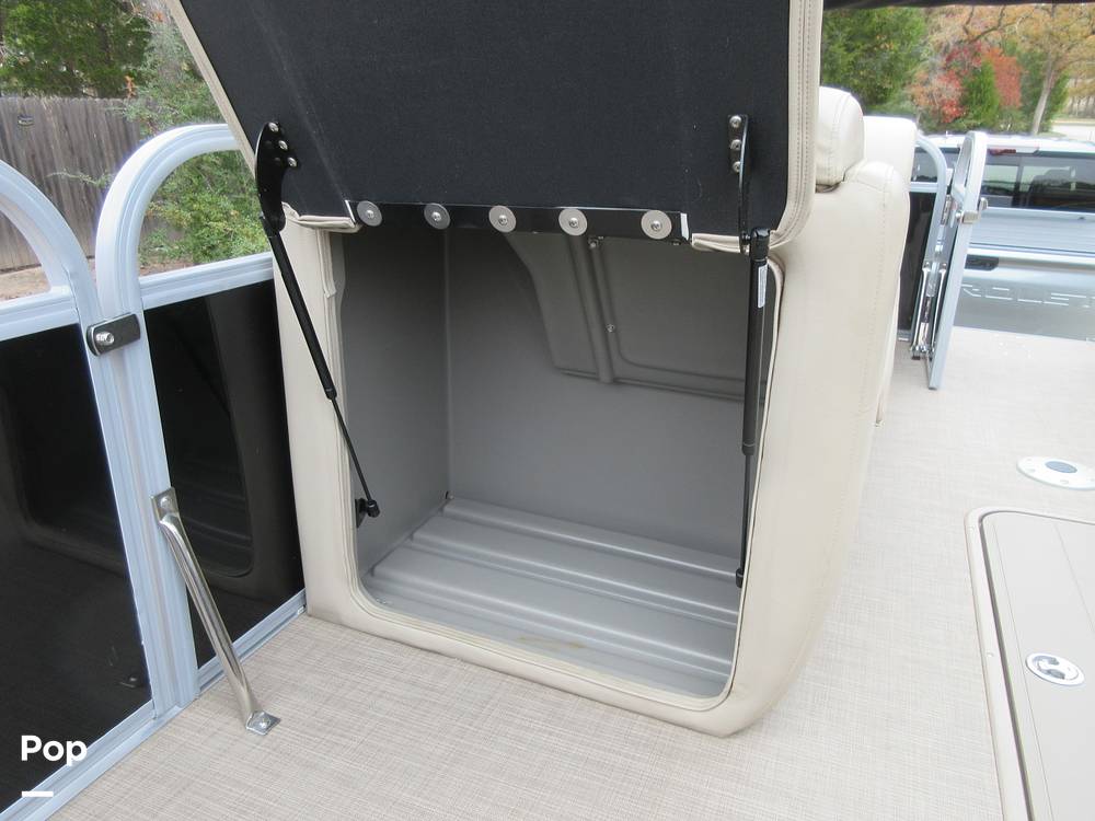 Slide: The Image of Sun Tracker Party Barge 24 DLX XP3 2020 - 14991518