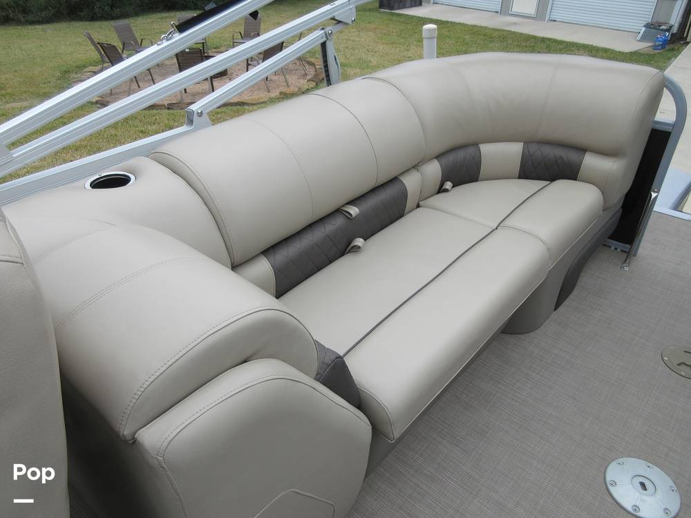 Slide: The Image of Sun Tracker Party Barge 24 DLX XP3 2020 - 14991526