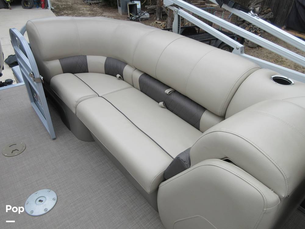 Slide: The Image of Sun Tracker Party Barge 24 DLX XP3 2020 - 14991527