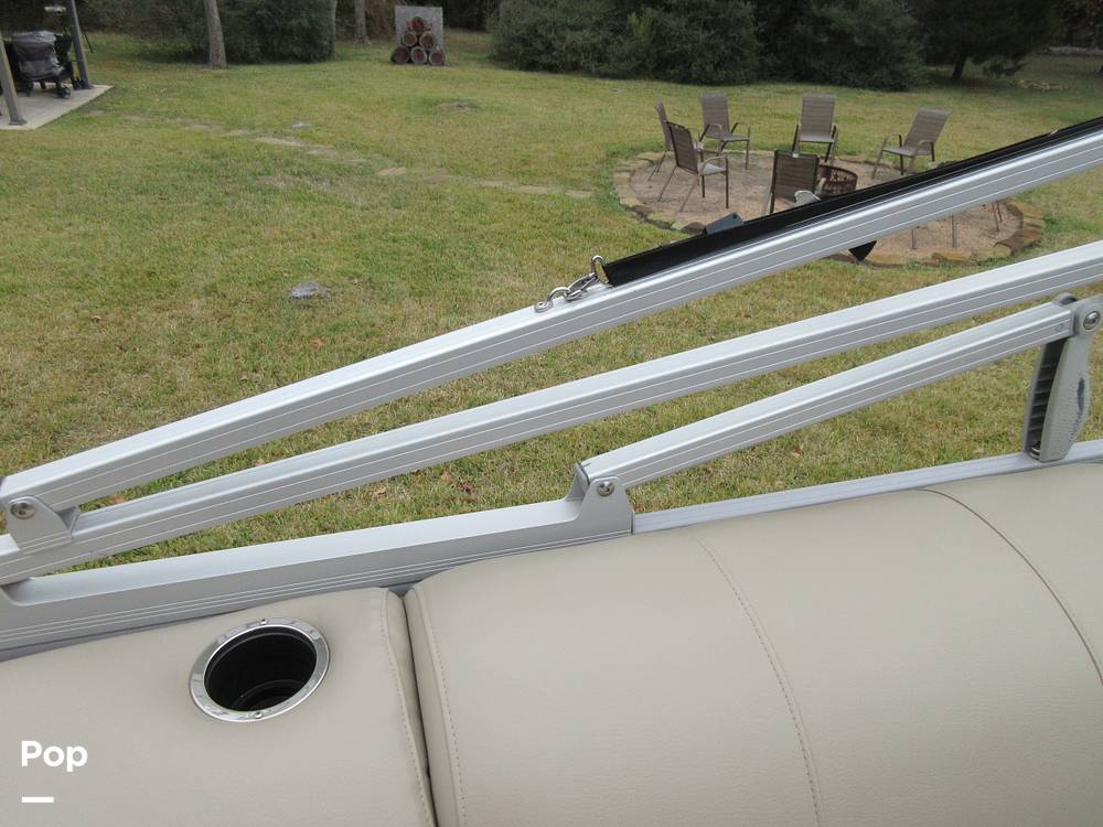 Slide: The Image of Sun Tracker Party Barge 24 DLX XP3 2020 - 14991537