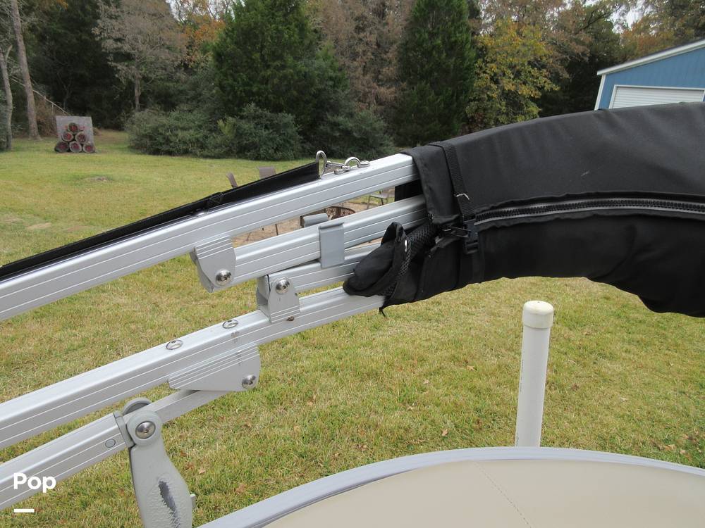 Slide: The Image of Sun Tracker Party Barge 24 DLX XP3 2020 - 14991538