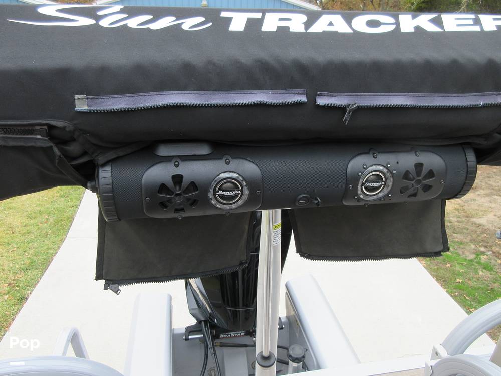 Slide: The Image of Sun Tracker Party Barge 24 DLX XP3 2020 - 14991540