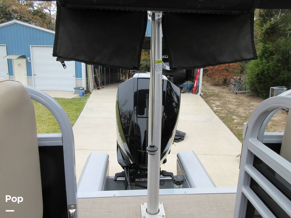 Slide: The Image of Sun Tracker Party Barge 24 DLX XP3 2020 - 14991547
