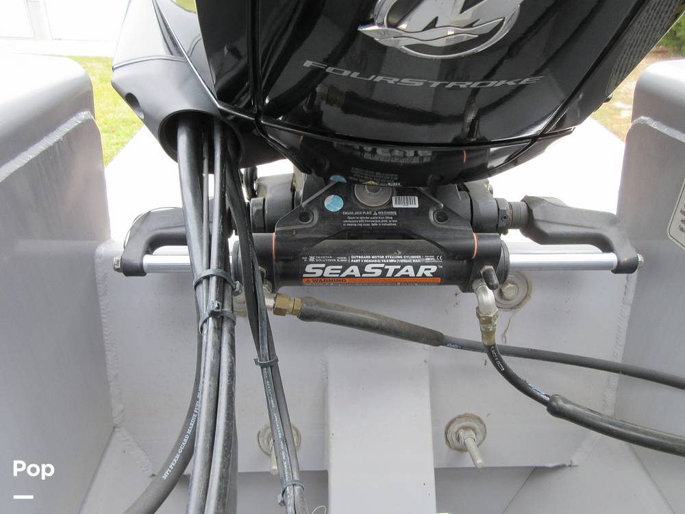 Slide: The Image of Sun Tracker Party Barge 24 DLX XP3 2020 - 14991548
