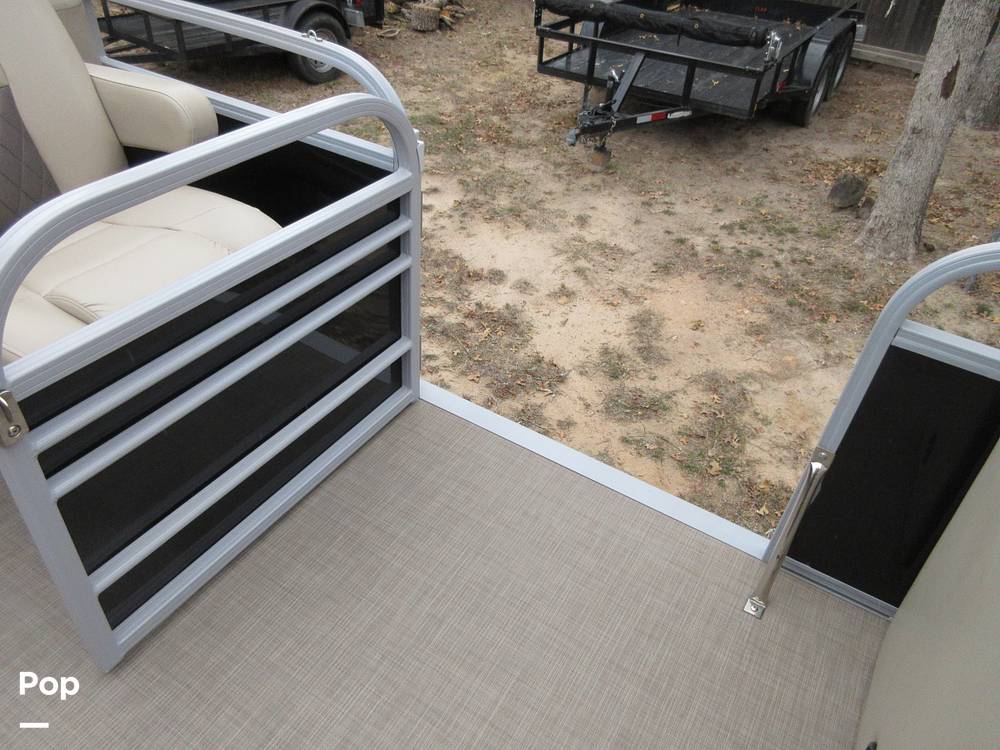 Slide: The Image of Sun Tracker Party Barge 24 DLX XP3 2020 - 14991584