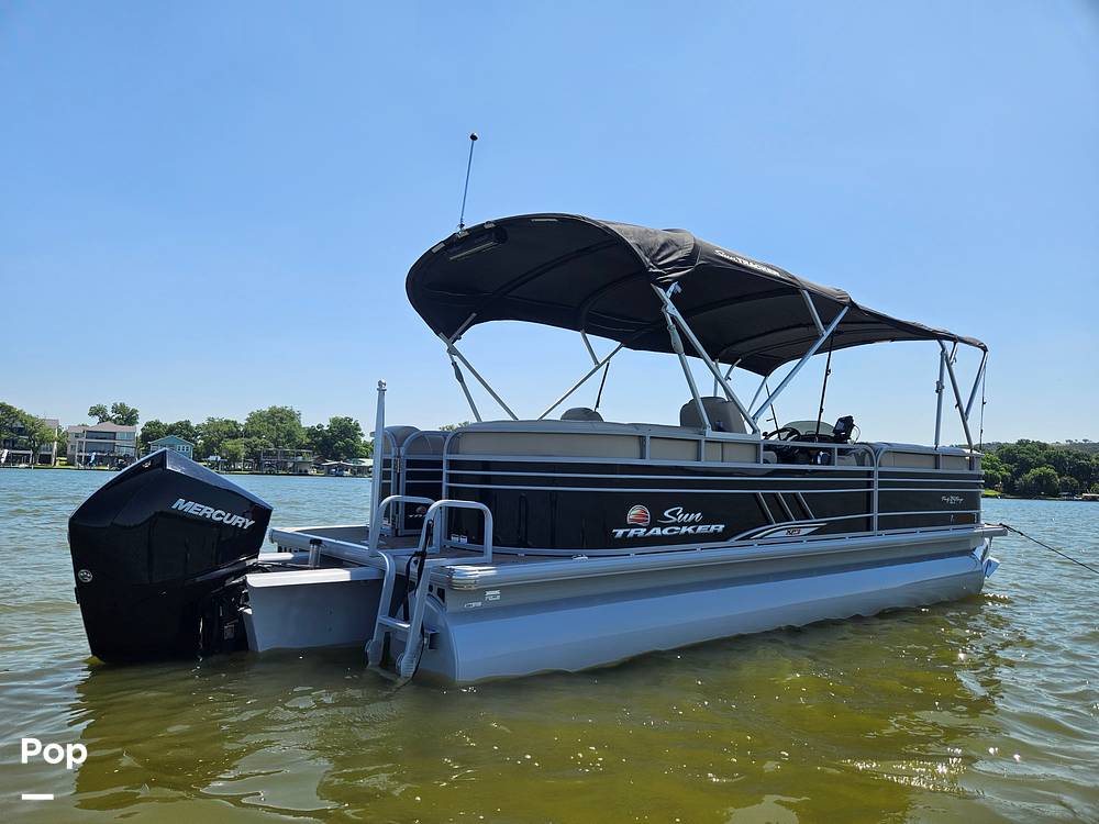 Slide: The Image of Sun Tracker Party Barge 24 DLX XP3 2020 - 14991951