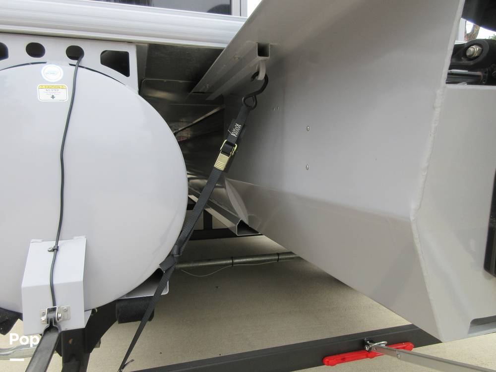 Slide: The Image of Sun Tracker Party Barge 24 DLX XP3 2020 - 14991429