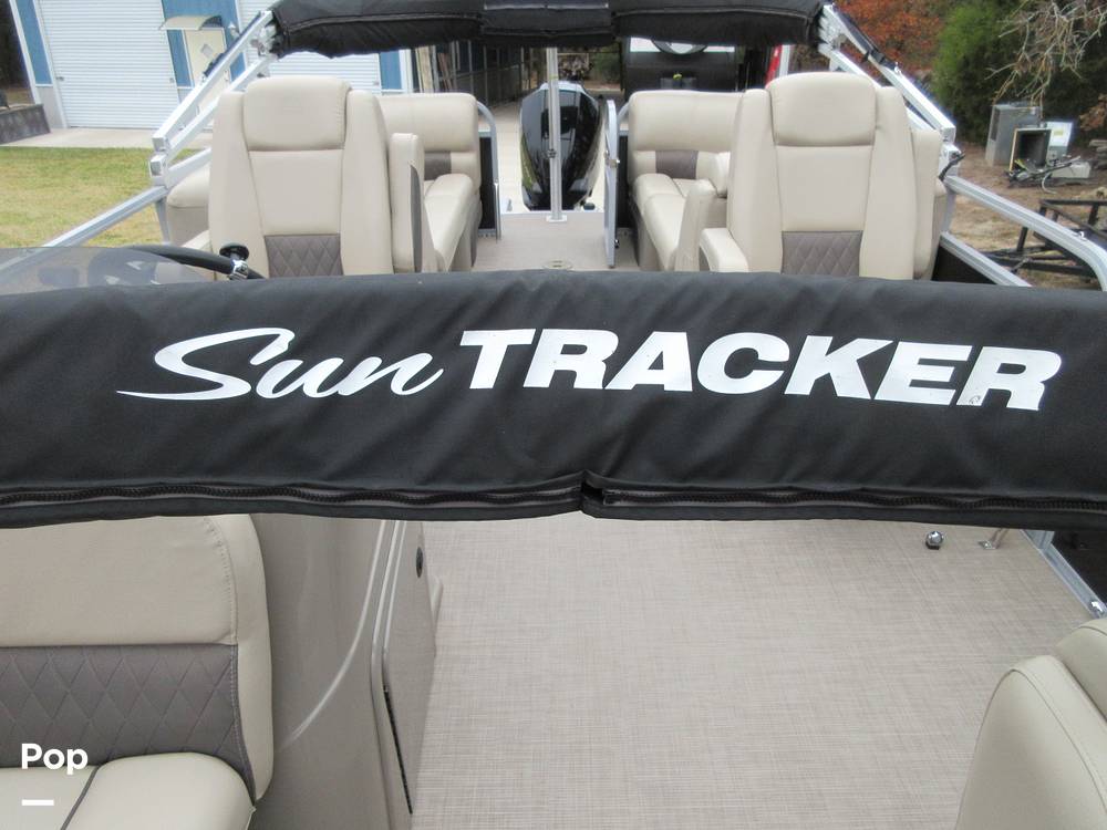 Slide: The Image of Sun Tracker Party Barge 24 DLX XP3 2020 - 14991475
