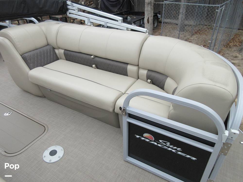 Slide: The Image of Sun Tracker Party Barge 24 DLX XP3 2020 - 14991480
