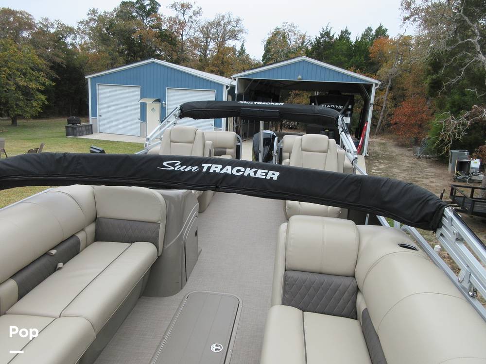 Slide: The Image of Sun Tracker Party Barge 24 DLX XP3 2020 - 14991484