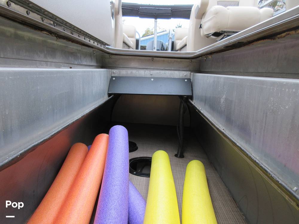 Slide: The Image of Sun Tracker Party Barge 24 DLX XP3 2020 - 14991492