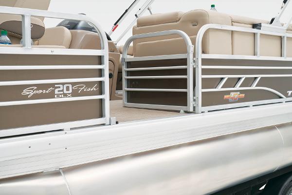 Slide: The Image of Sun Tracker SportFish 20 DLX 2023 - 21