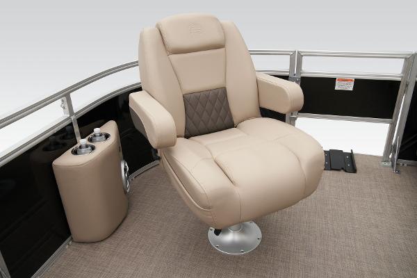 Slide: The Image of Sun Tracker SportFish 20 DLX 2025 - 18