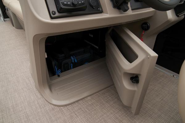 Slide: The Image of Sun Tracker SportFish 20 DLX 2025 - 25
