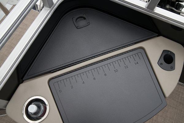 Slide: The Image of Sun Tracker SportFish 20 DLX 2025 - 43
