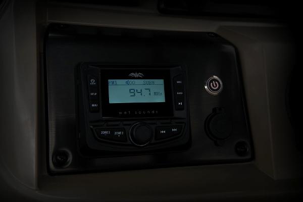 Slide: The Image of Sun Tracker SportFish 20 DLX 2025 - 56
