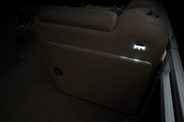 Slide: The Image of Sun Tracker SportFish 20 DLX 2025 - 60