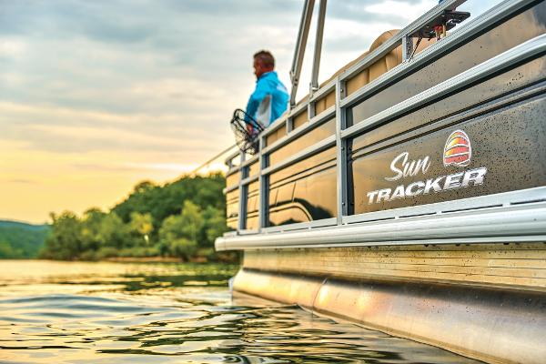 Slide: The Image of Sun Tracker SportFish 20 DLX 2025 - 66