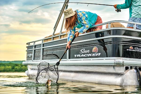 Slide: The Image of Sun Tracker SportFish 20 DLX 2025 - 67