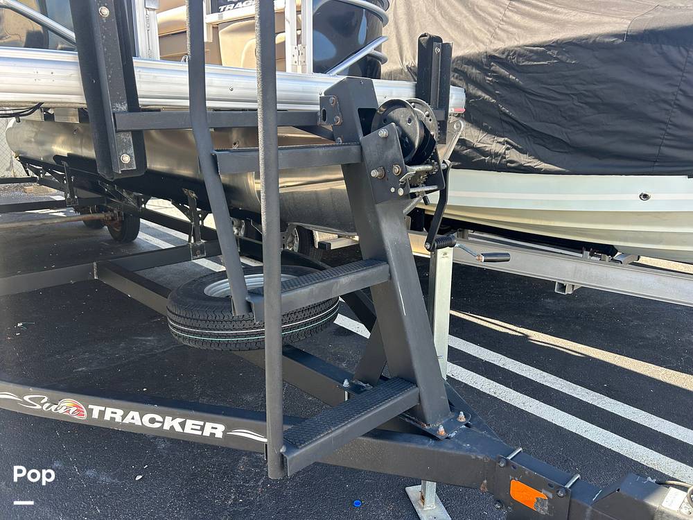 Slide: The Image of Sun Tracker Sportfish 22 DLX 2023 - 15104600