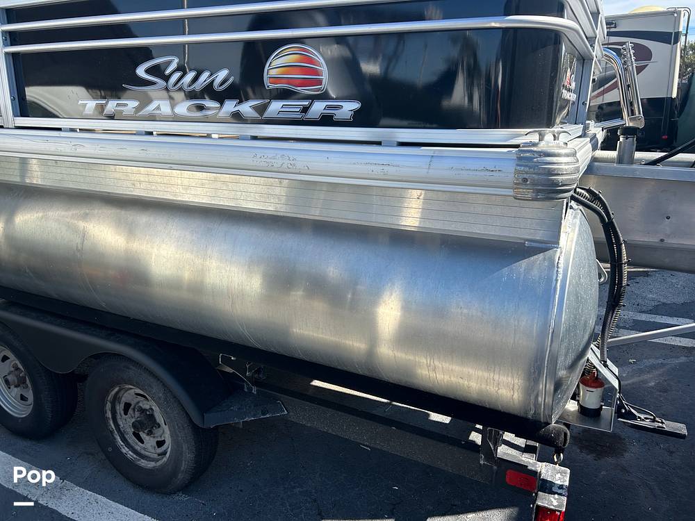 Slide: The Image of Sun Tracker Sportfish 22 DLX 2023 - 15104603