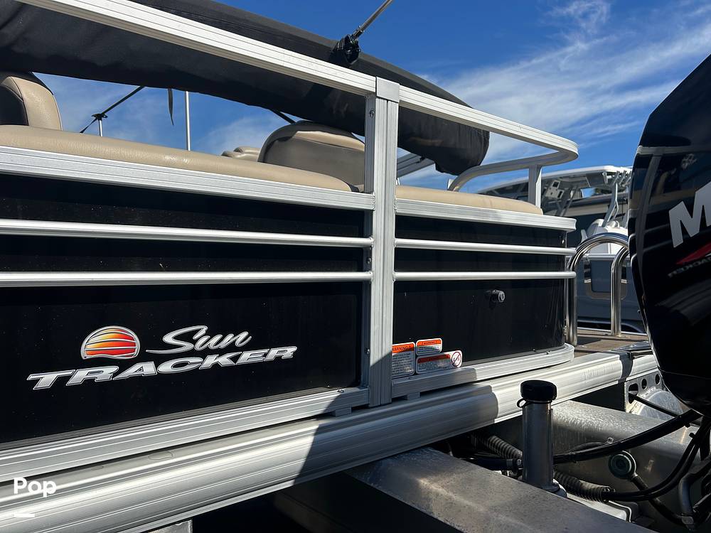 Slide: The Image of Sun Tracker Sportfish 22 DLX 2023 - 15104609