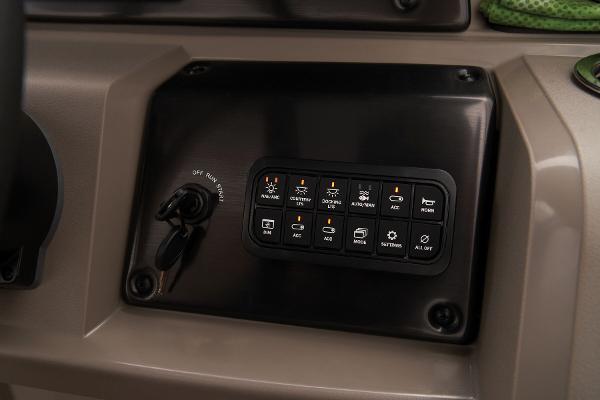Slide: The Image of Sun Tracker SportFish 22 DLX 2025 - 40