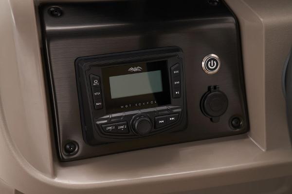 Slide: The Image of Sun Tracker SportFish 22 DLX 2025 - 42