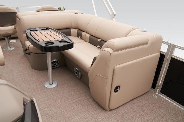 Slide: The Image of Sun Tracker SportFish 22 DLX 2025 - 44