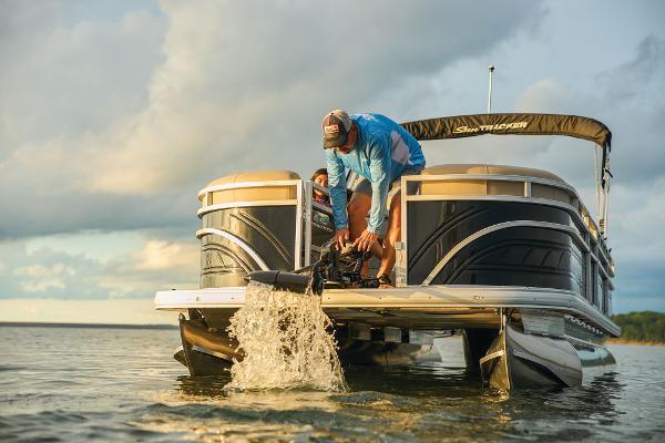 Slide: The Image of Sun Tracker SportFish 22 DLX 2025 - 70