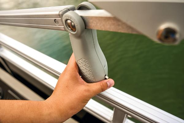 Slide: The Image of Sun Tracker SportFish 22 DLX 2025 - 76