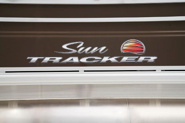 Slide: The Image of Sun Tracker Sportfish 24 XP3 2024 - 18